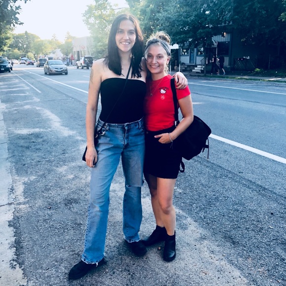 Meet your Posher, Kira - Picture 4 of 5